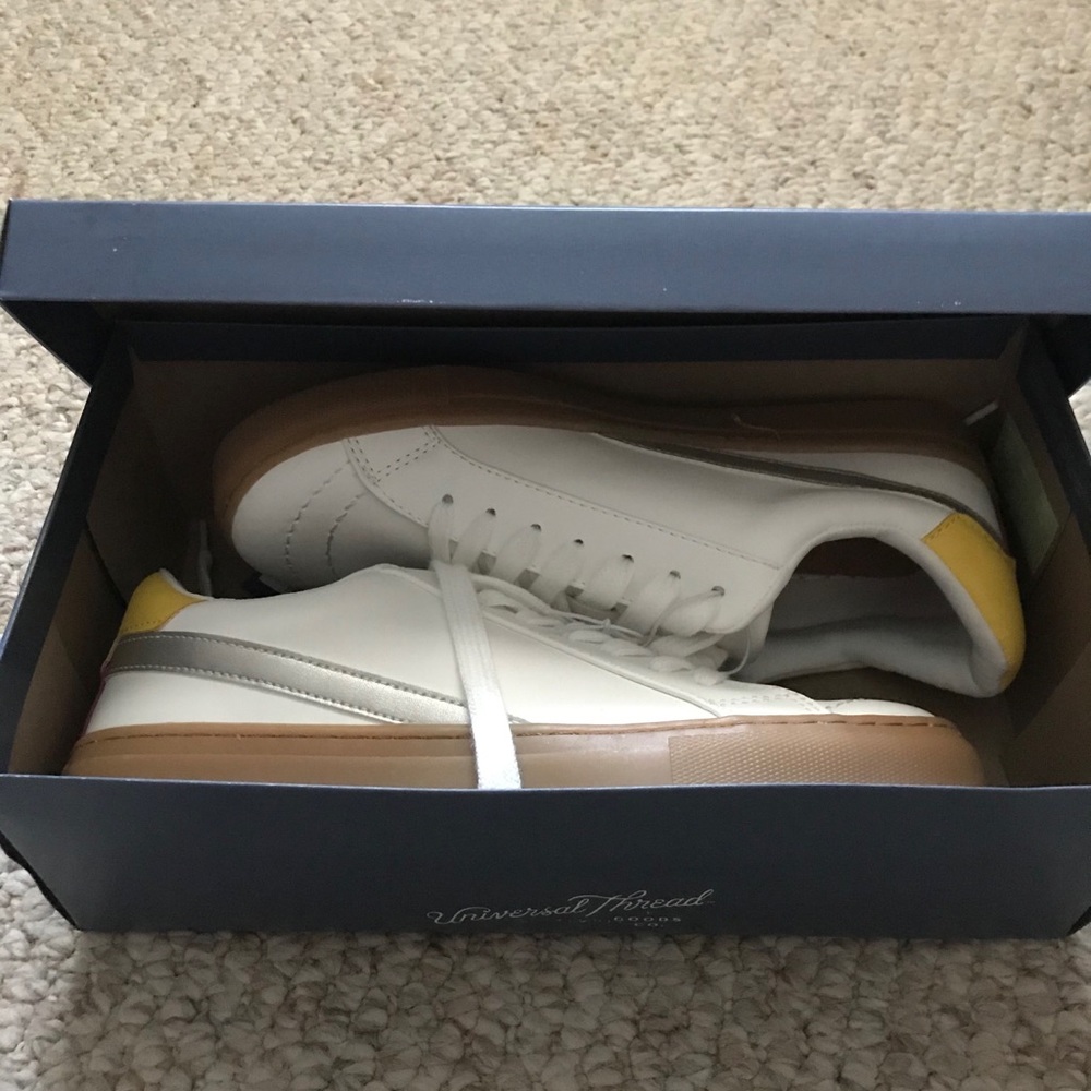 White universal thread shoes